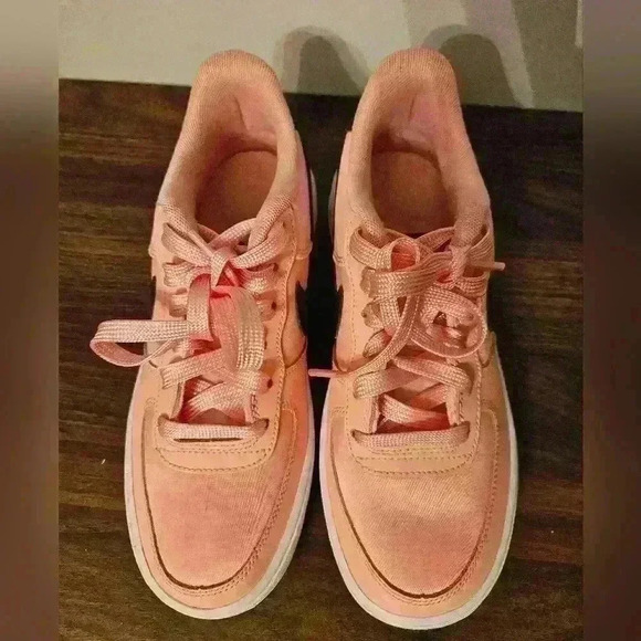 Nike Air Force 1 Valentine Day Bleached Coral Low Top Sneaker 4Y BQ6980-600 - Picture 3 of 12